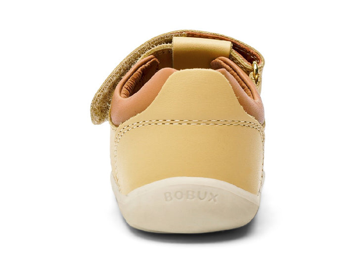 BOBUX - STEP UP ROAM SANDAL: SAND + CARAMEL