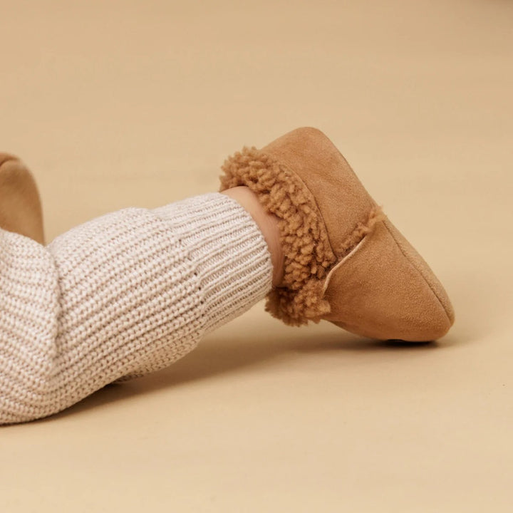 PRETTY BRAVE - COSY MOC: TAN [sz:S - 0-6 MTHS]