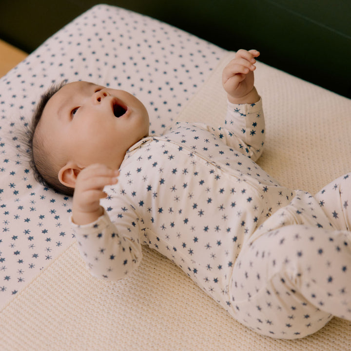 NATURE BABY - DREAMLANDS SUIT: PETITE ETOILE PRINT [sz:NB]