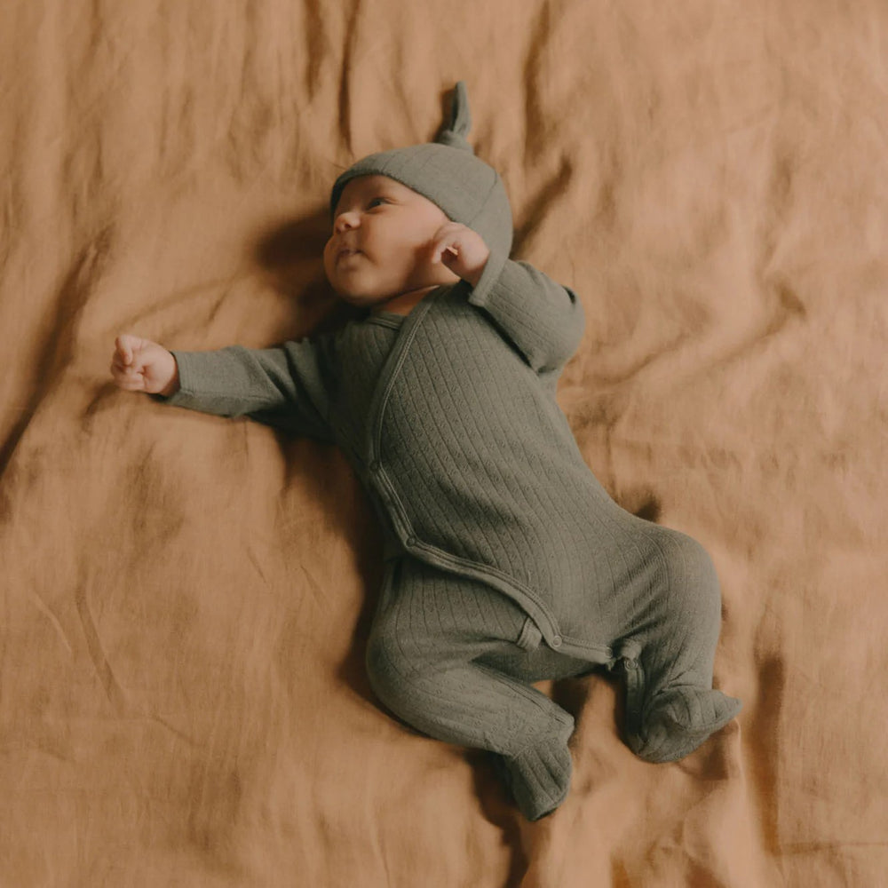 NATURE BABY - MERINO KIMONO STRETCH & GROW POINTELLE: THYME [sz:NB]