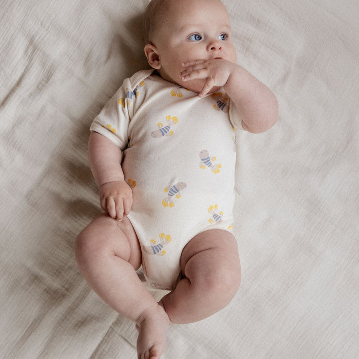 NATURE BABY - SHORT SLEEVE BODYSUIT: FISH FABLE PRINT [sz:0-3 MTHS]