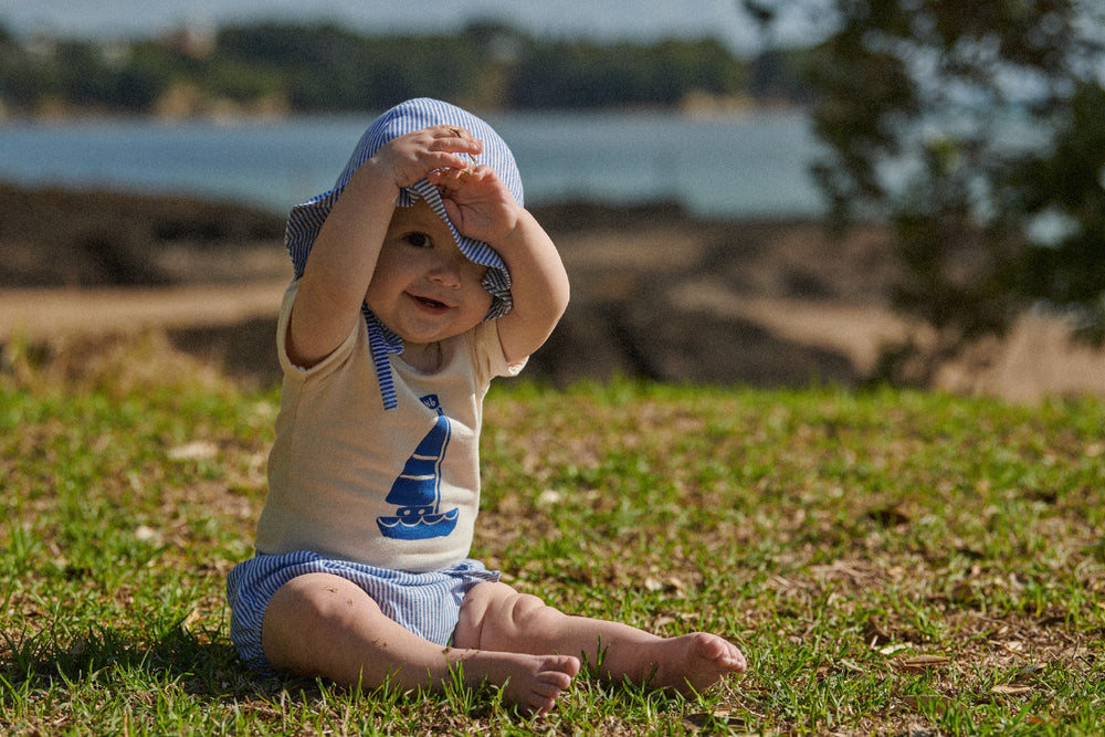 NATURE BABY - STRETCH JERSEY S/SLEEVE BODYSUIT: SAIL BOAT PRINT [sz:0-3 MTHS]