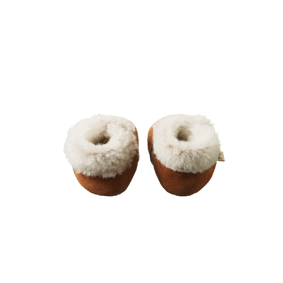 NATURE BABY - LAMBSKIN BOOTIES: CINNAMON [sz:0-3 MTHS]