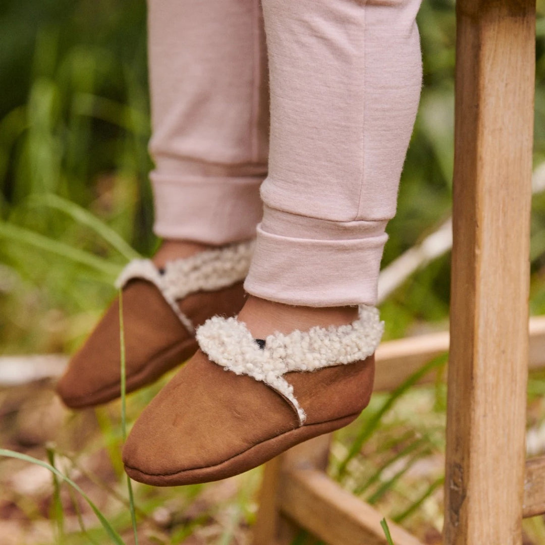 NATURE BABY - LAMBSKIN BOOTIES: CINNAMON [sz:0-3 MTHS]