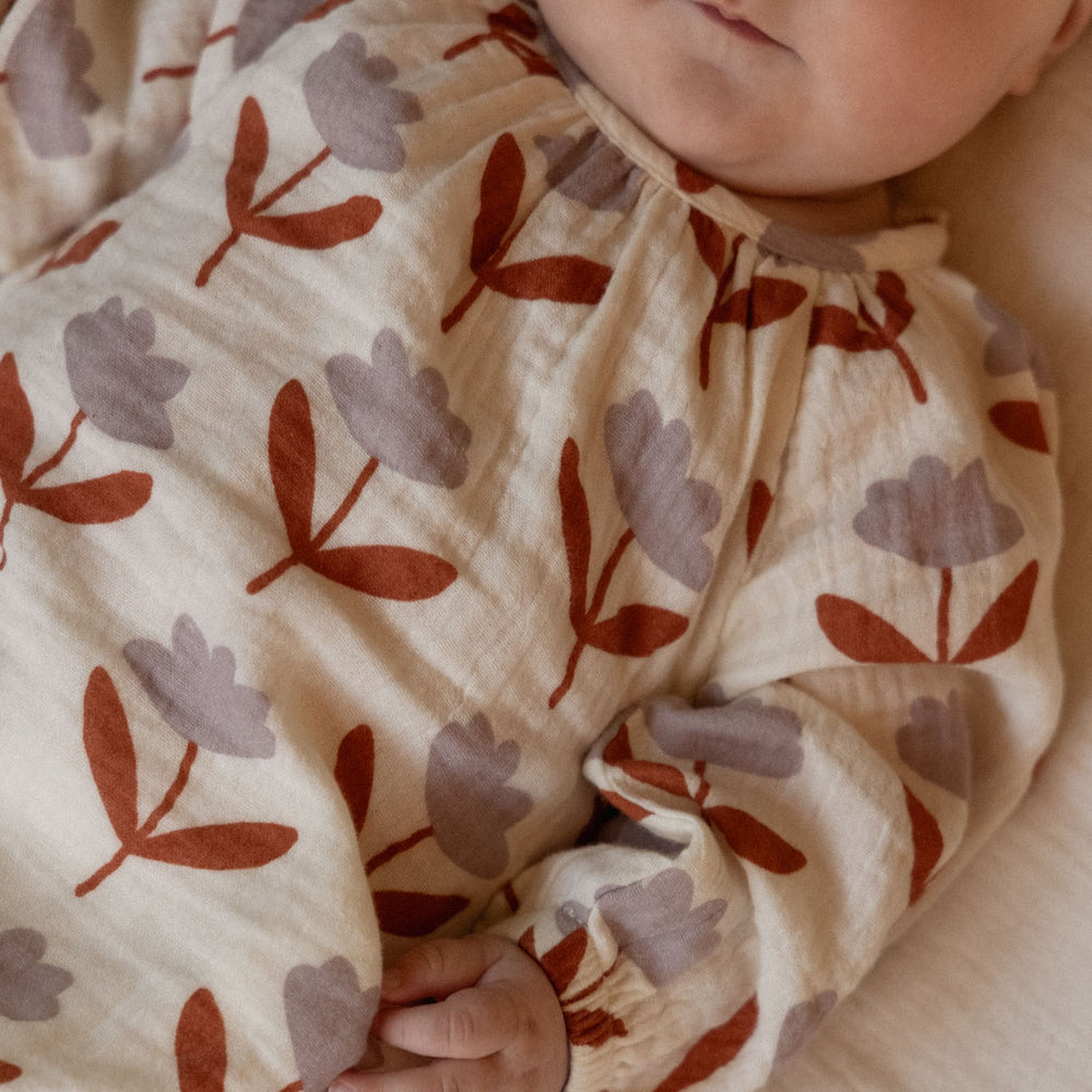 NATURE BABY - MEADOW BODYSUIT MUSLIN: FLEURETTE PRINT [sz:0-3 MTHS]