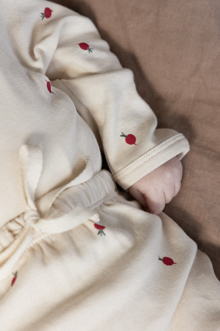 NATURE BABY - FOOTED ROMPERS: RADISH PRINT [sz:NB]