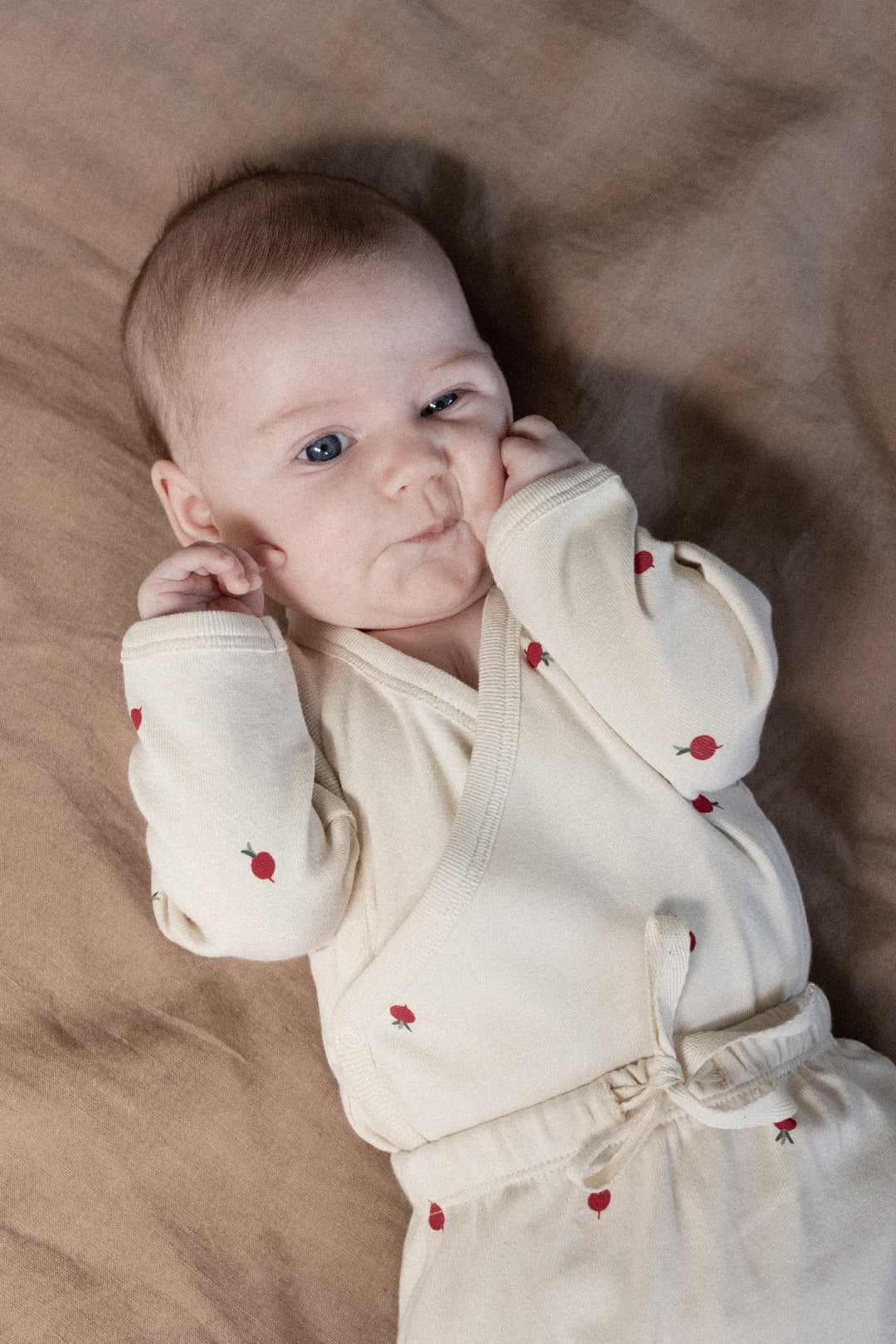 NATURE BABY - FOOTED ROMPERS: RADISH PRINT [sz:NB]