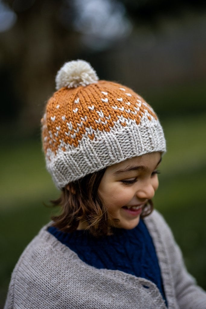 ACORN KIDS - SNOWFLAKE BEANIE: CARAMEL AND OATMEAL