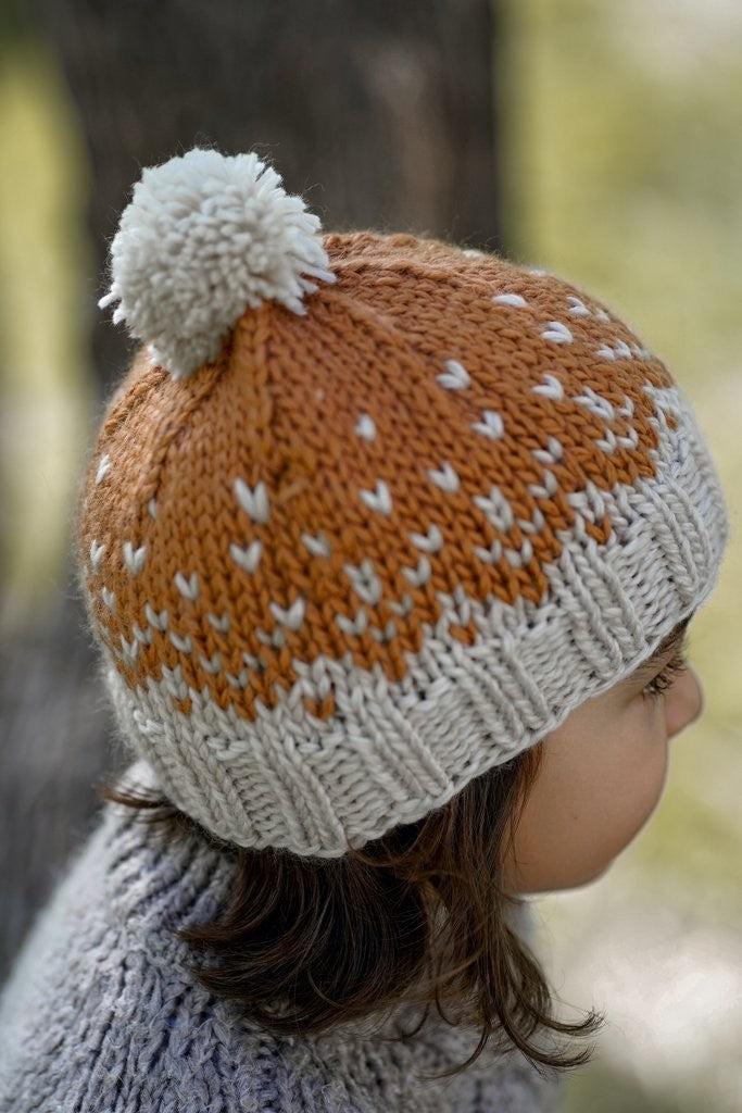 ACORN KIDS - SNOWFLAKE BEANIE: CARAMEL AND OATMEAL